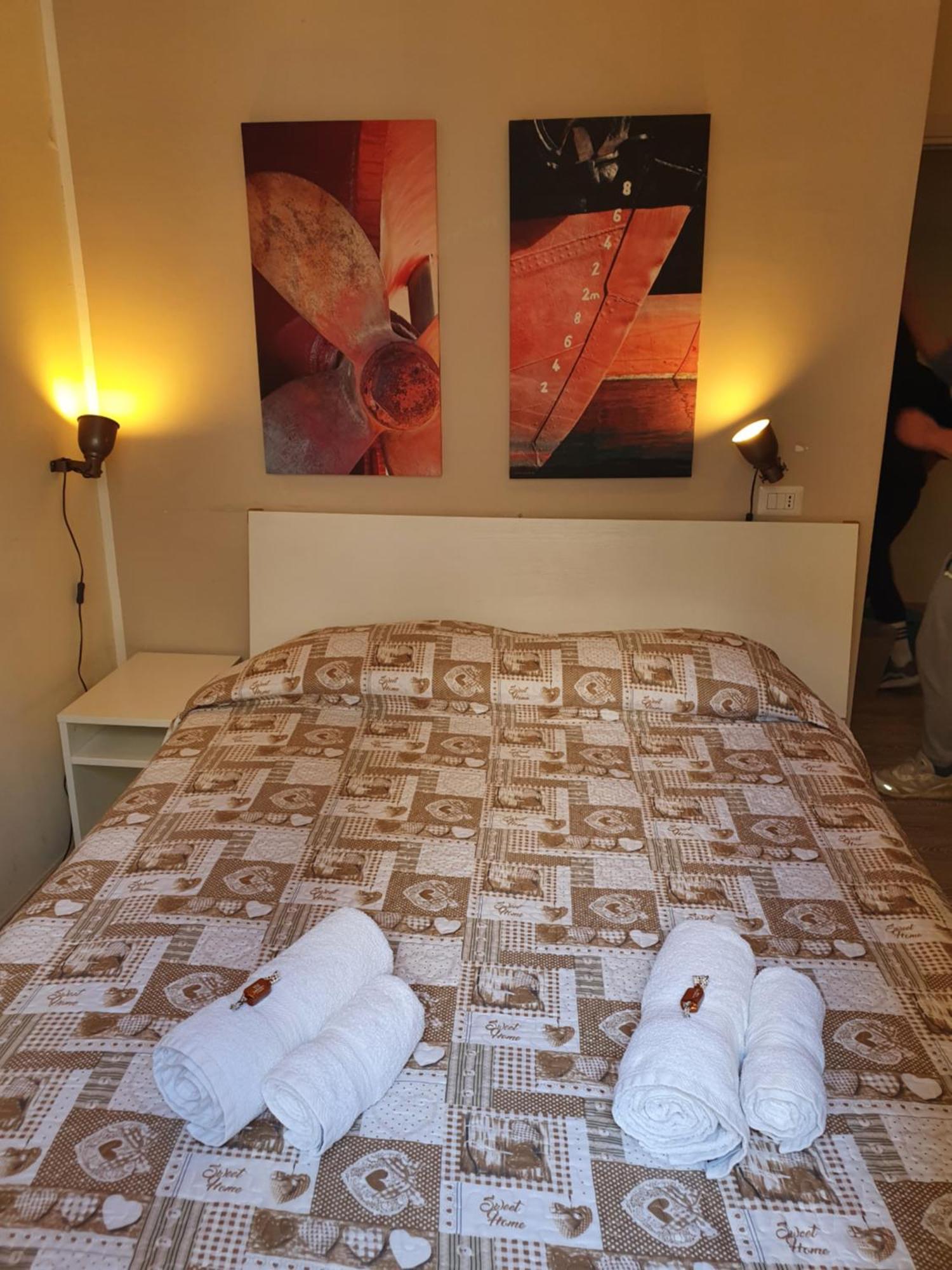 4Rooms Guest House Free Wi-Fi Salerno Exterior foto